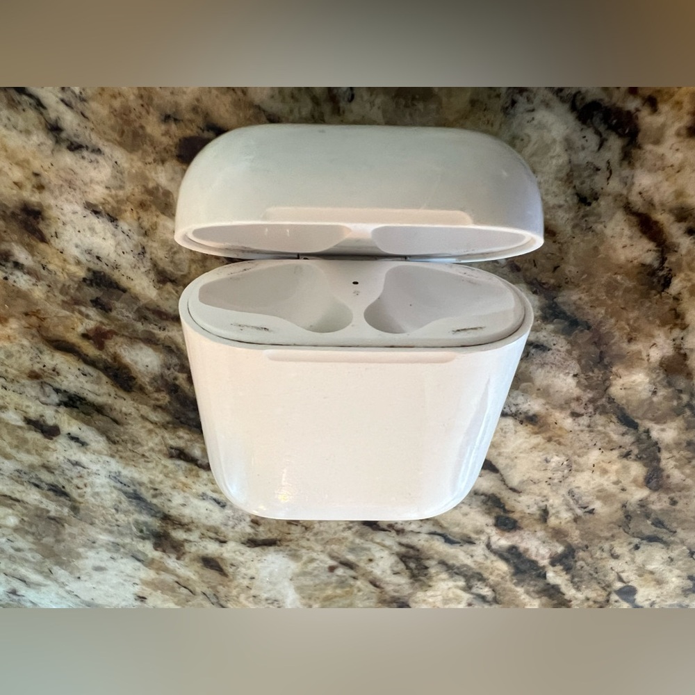 AirPod case - Picture 4 of 4